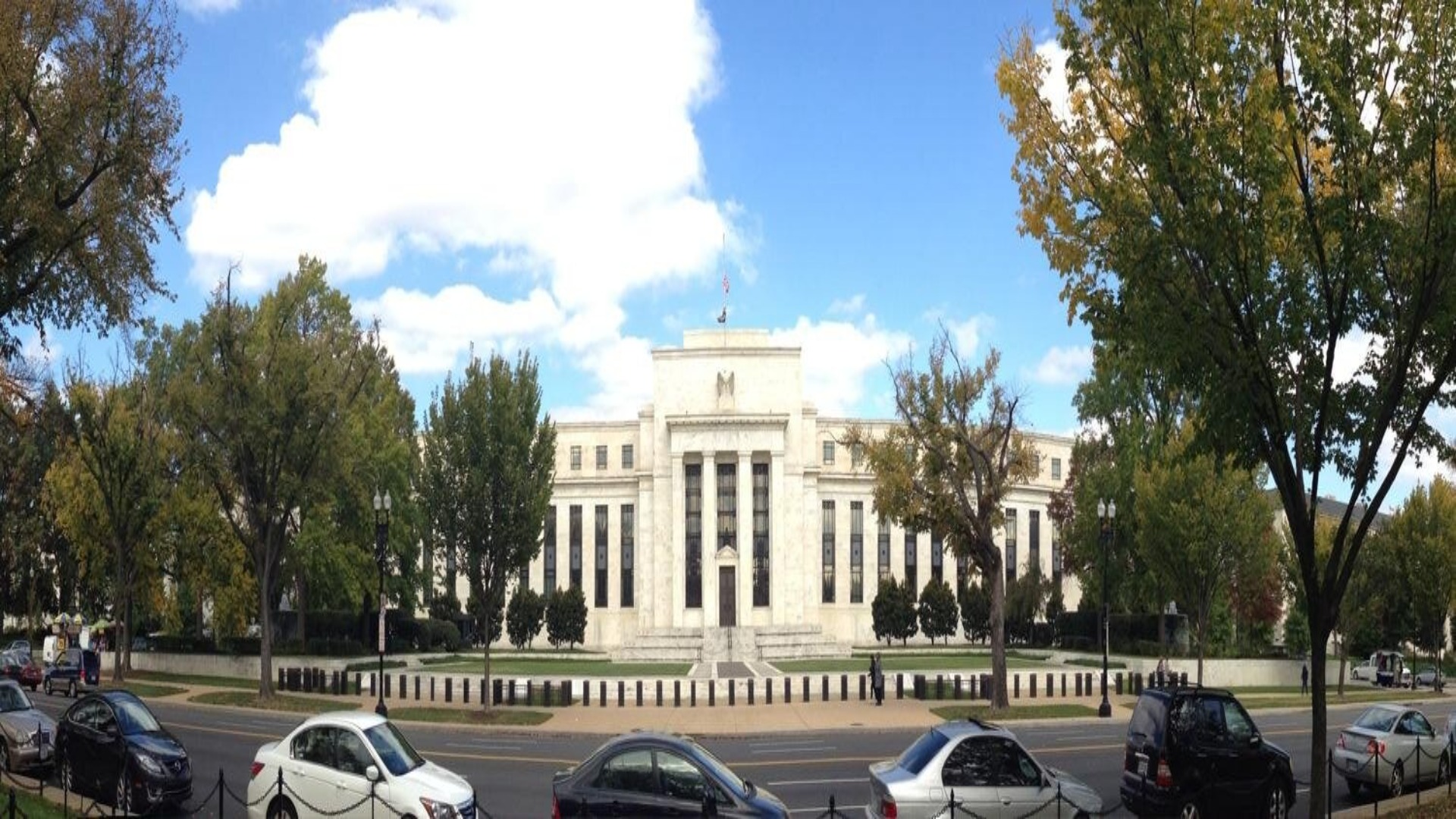 How Central Bank Policy Cycles Shape Currency Trends in 2025